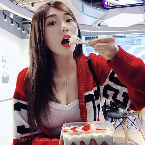 张伟丽转训泰国以应对强敌腿法攻击，张伟丽与泰国选手对打视频