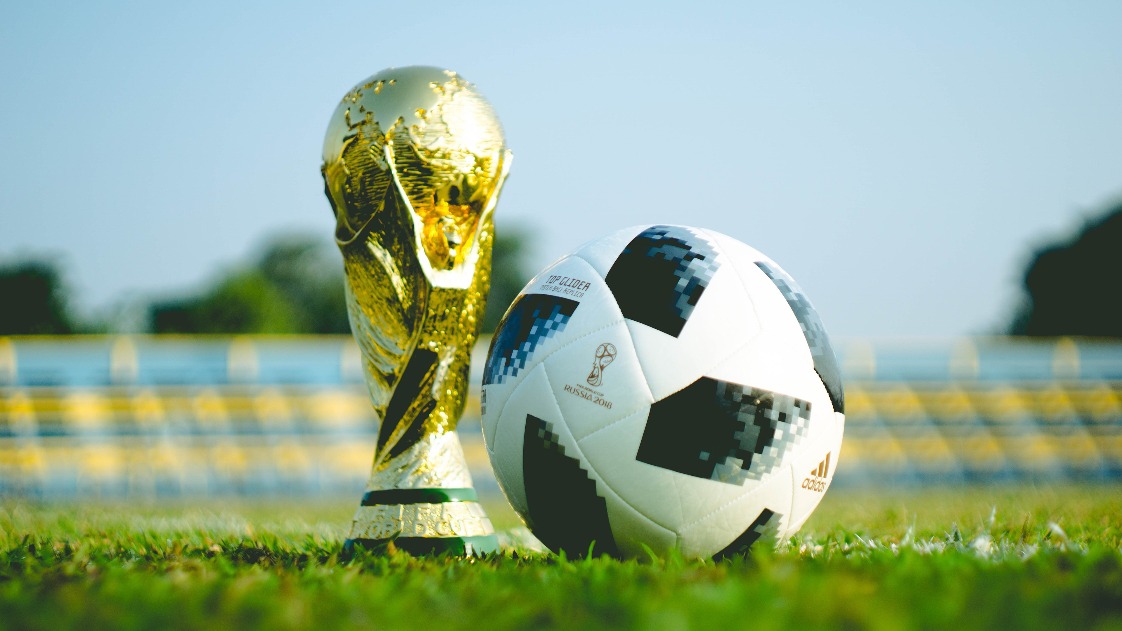 尤文多特欧冠大战，1亿转会费新援首秀备受瞩目，尤文近年转会